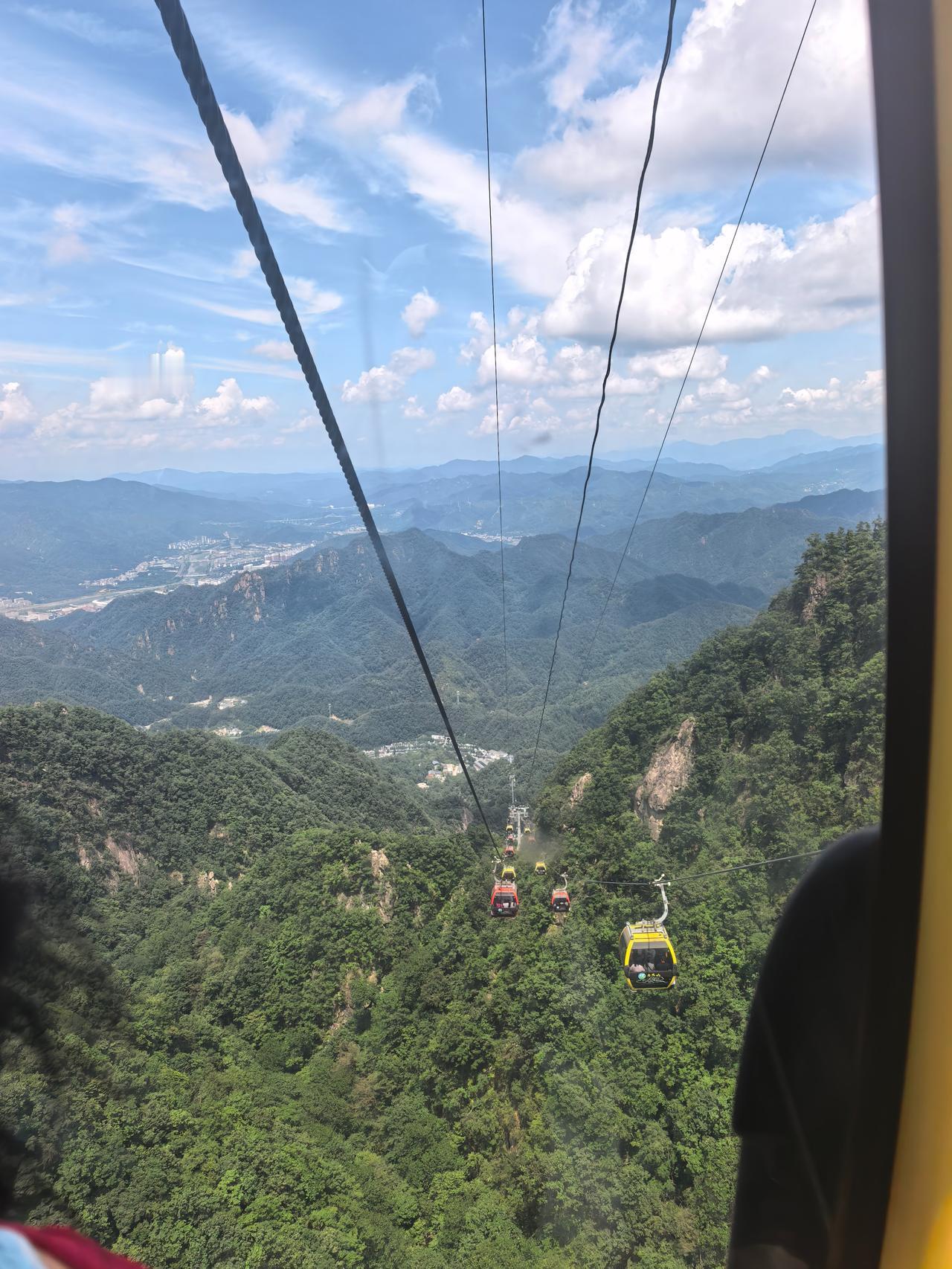 趁着暑假还没结束，带孩子去了一趟老君山，谈谈感受总体说一下：风景绝美、门票不