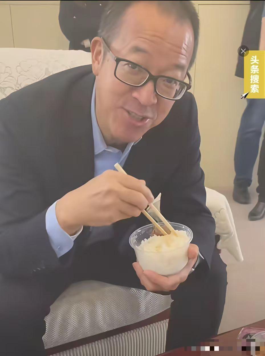 俞老师格局太大了，竟然没拉黑罗永浩。推荐去看《恶意》这本书，里面写的仿佛就是罗与