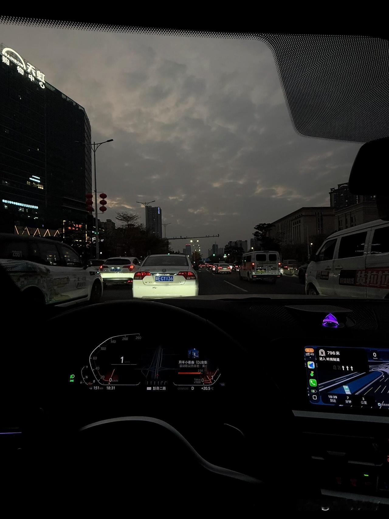 当你赚到钱再去谈恋爱，择偶观会彻底颠覆。没钱的时候，你看的全是条件：房子、车子