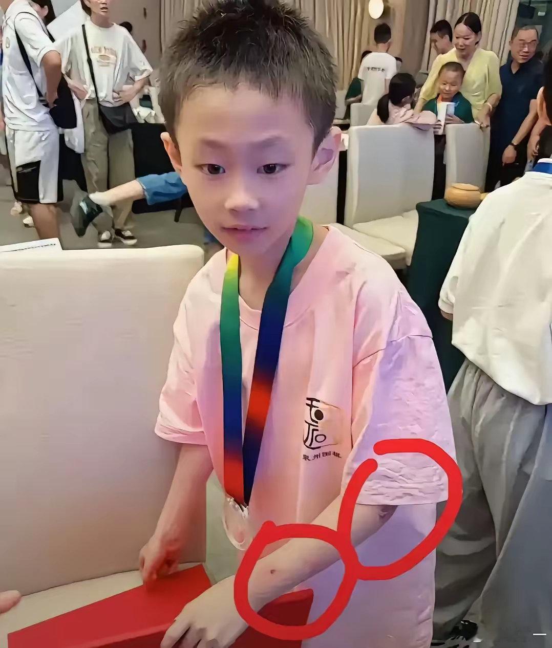 本以为小孩子早逝就很可怜了，没想到还是围棋天才少年，更没想到他离世的原因竟然是​