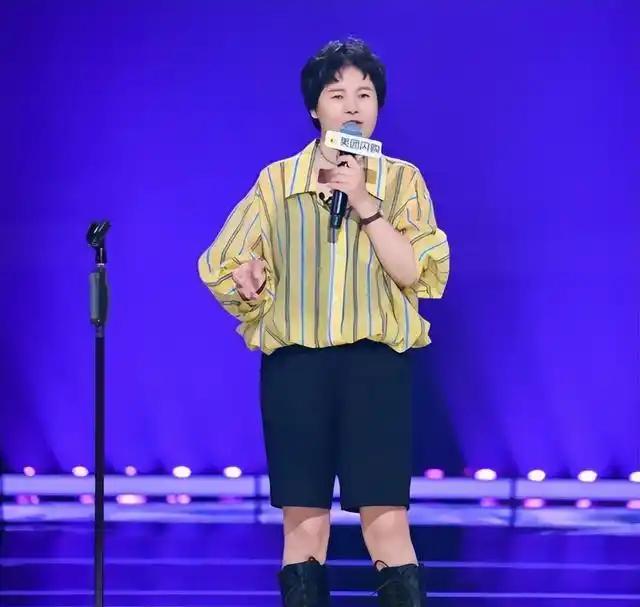 45岁段子手，网友叫她王大刀。不婚有多爽？全靠编娃糊弄亲戚！人家的快乐你根本想象
