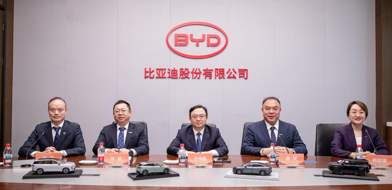 2026年第一天，比亚迪便吹响了2026年的冲锋号。方程豹汽车事业部总经