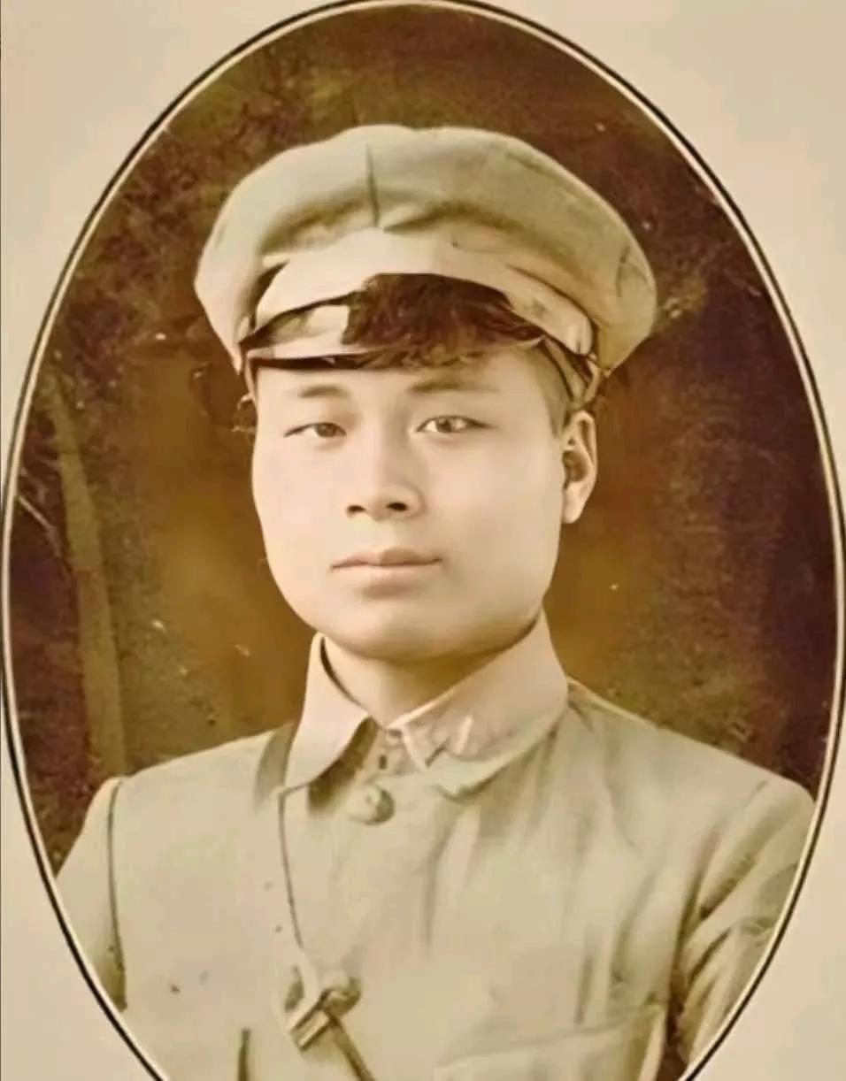 1980年，邱行湘去台湾探亲，回国前，蒋纬国给了他一大笔钱，邱行湘却说：“我这