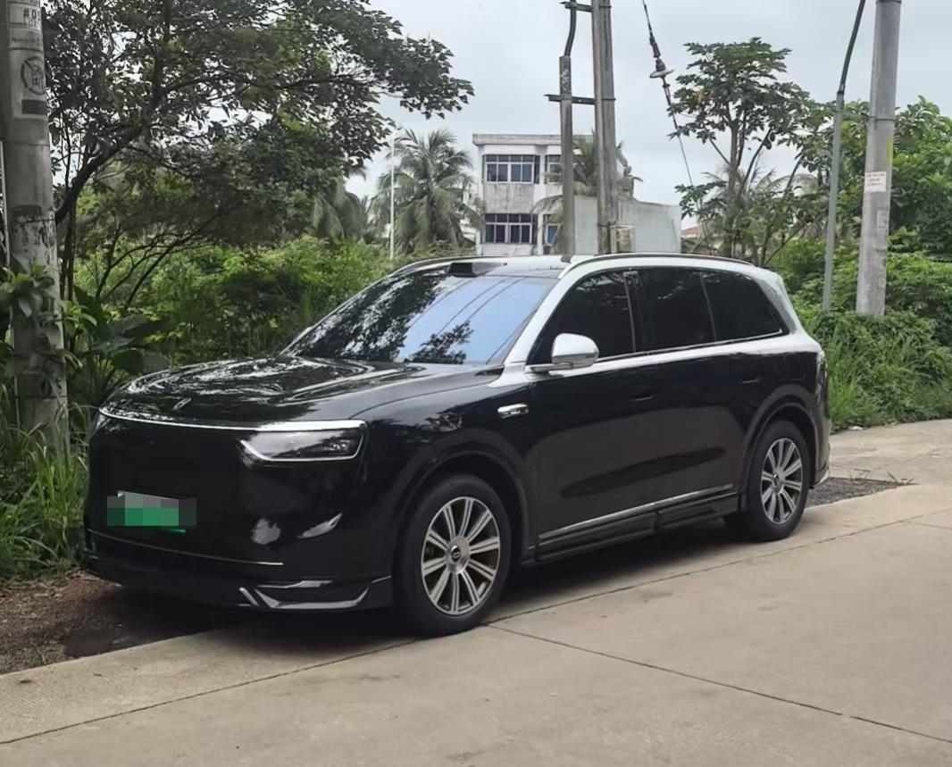 问界m8落地价格参考1、版本:六座max+车价:399800元选配:星