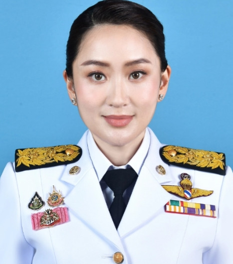 泰国的王室是一个很可怕的存在，他信家族多年来与王室斗来斗去，最终不得不让自己家的