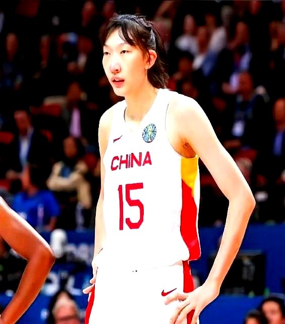 中国女篮的亚运名单里，少了韩旭和李月汝的名字。这回篮协没下死命令。WNBA正打得火热，篮协直接拍板，