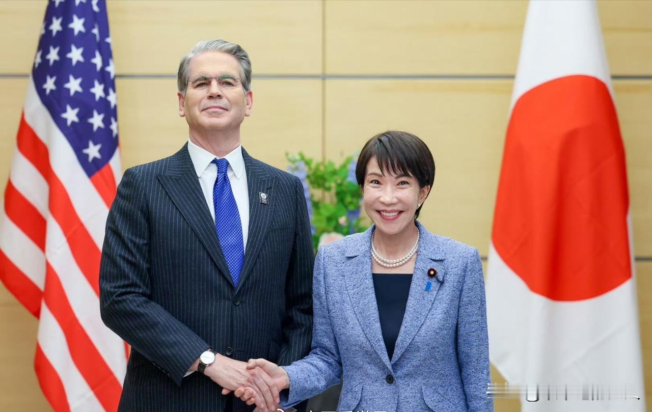 哈哈！笑死了……[捂脸哭]“表演”又开始了，这回轮到高市跟贝森特了吧？图一看上去