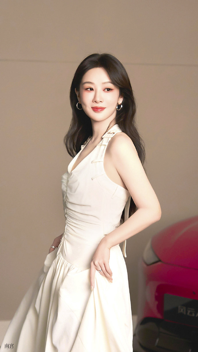 杨紫玉兰花开君再来💜杨紫董竹君如果我是电流，那么你就是那正电荷，我愿与你一