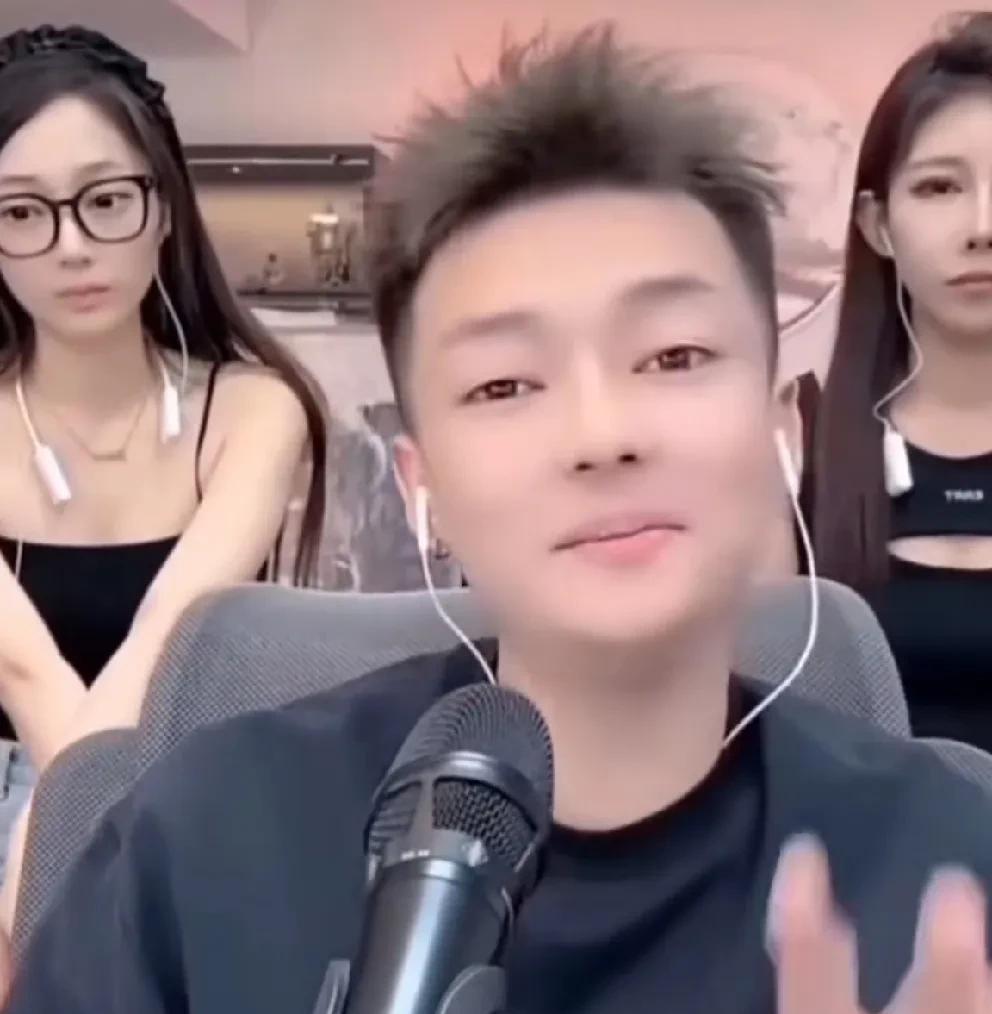 宇文泡说以后再想喊辛巴哥哥就得千里传音了！宇文泡说现在