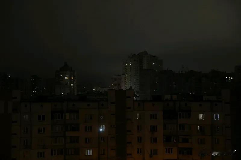 俄军空袭致乌停电影响有多大俄军空袭致乌停电影响几何？影响极大。从近期情况看，1