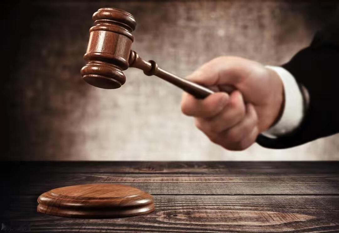 同事老爸这裁员待遇，直接把我看酸了！52岁被裁，每月12000补贴给一年，第