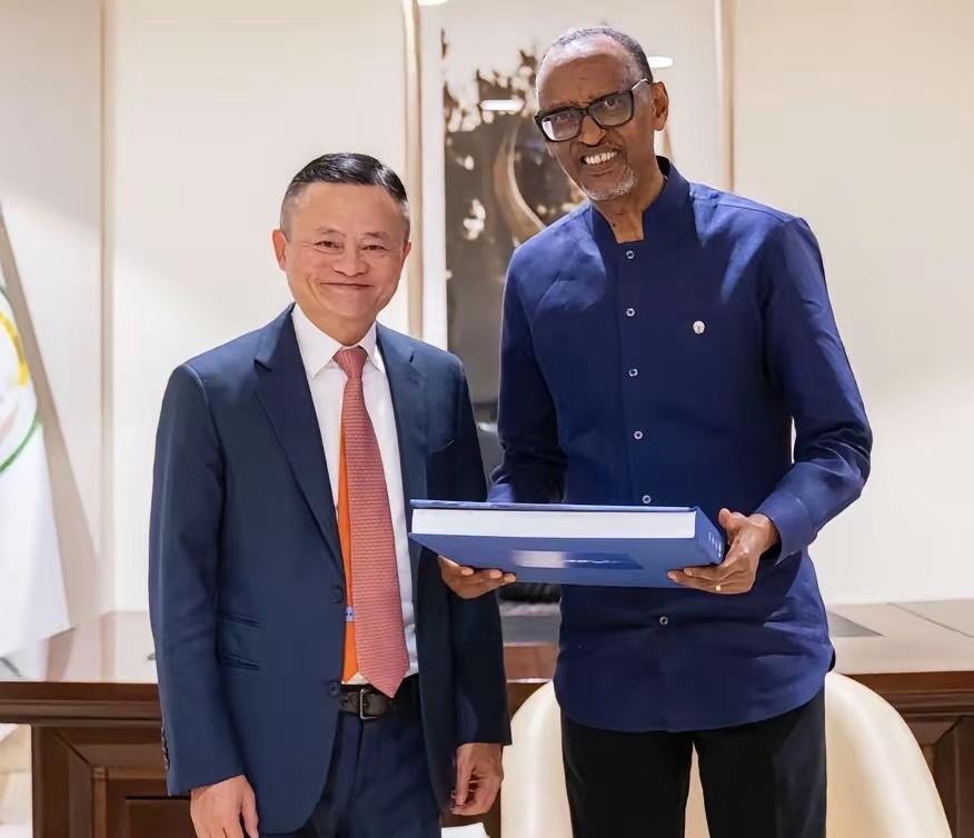 马云退出阿里巴巴这五年，都在忙活什么呢？除了看到他游山玩水的身影，还看到他参加