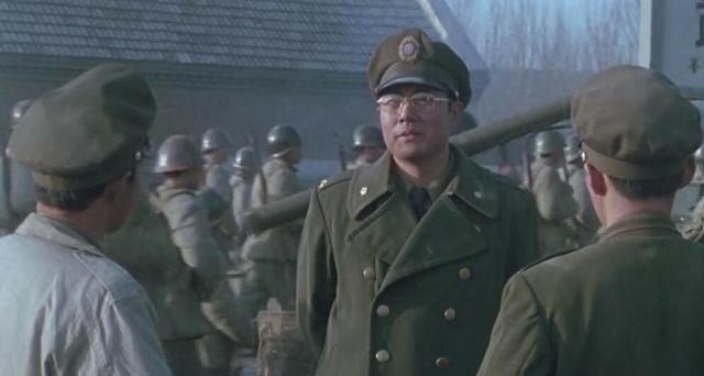 1948年10月，廖耀湘让宪兵枪毙作战不力的师长戴海容。戴海容看到宪兵后，命令卫