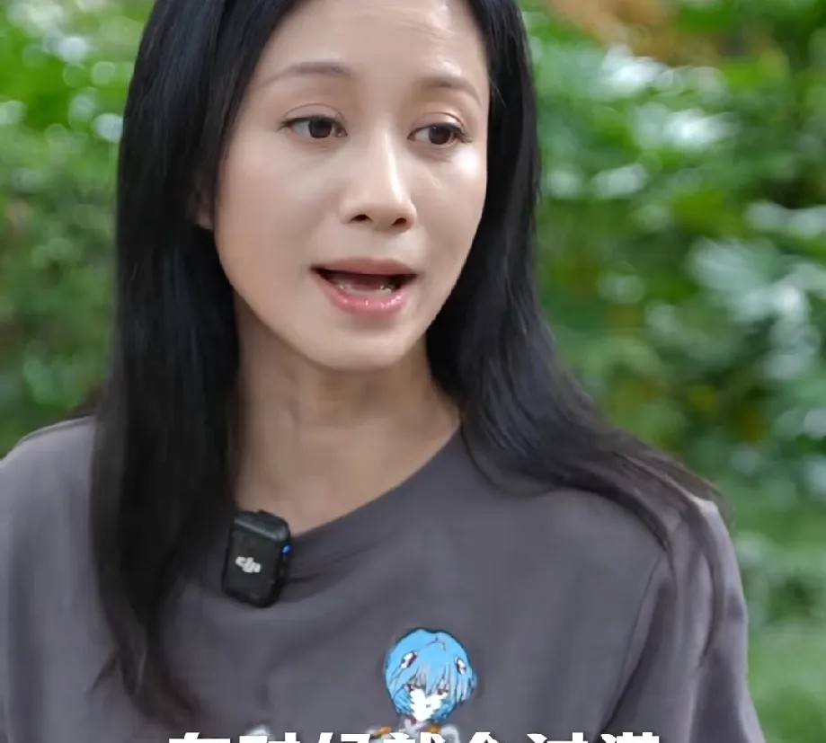 47岁女演员倪虹洁，终于回应了她亲口承认网友说的都对，她确实是太满了，但是真