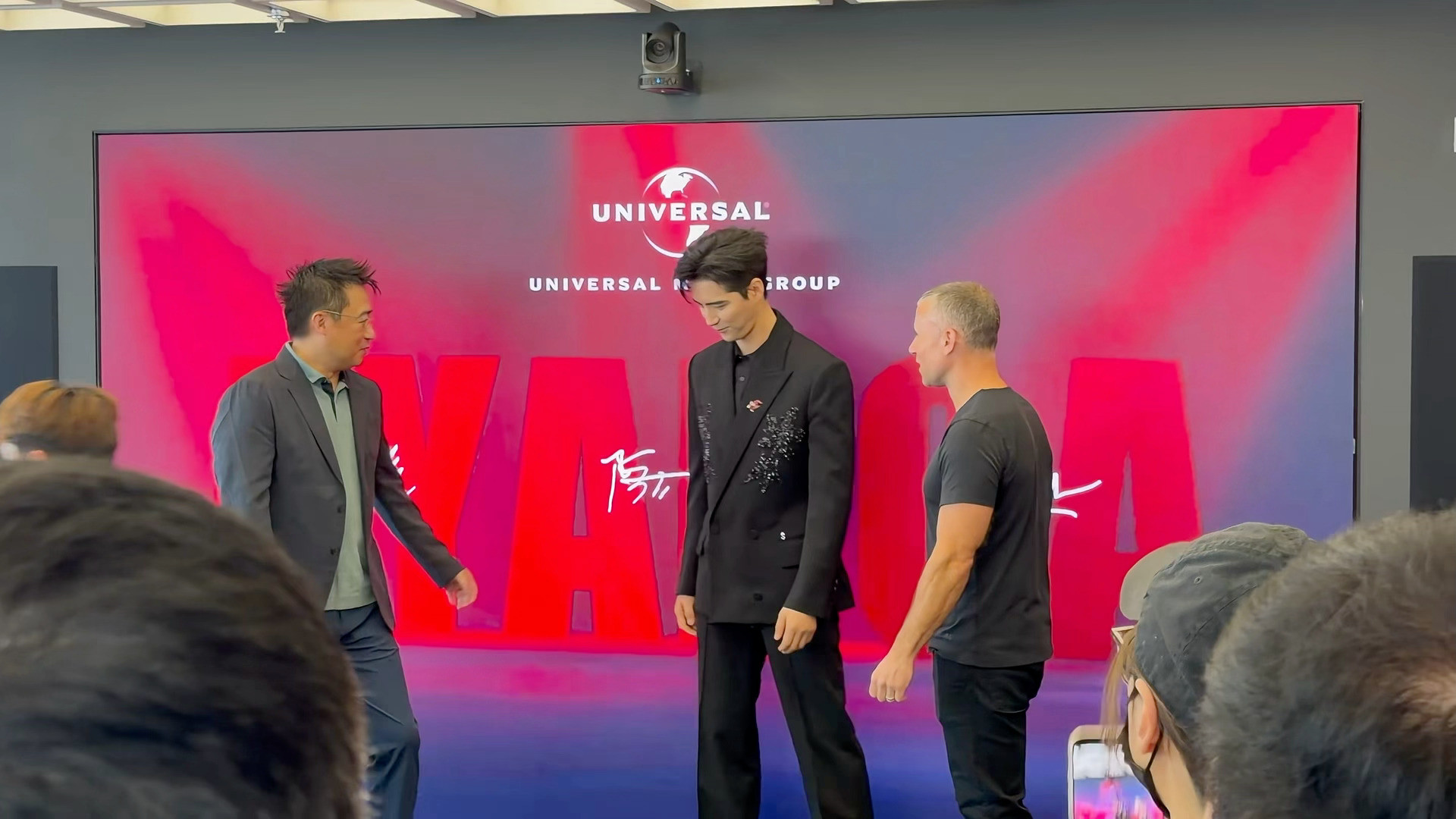 阿云嘎签约环球音乐🎵阿云嘎加盟环球音乐全球艺人阵容哇祝贺阿云嘎加入环球音乐大