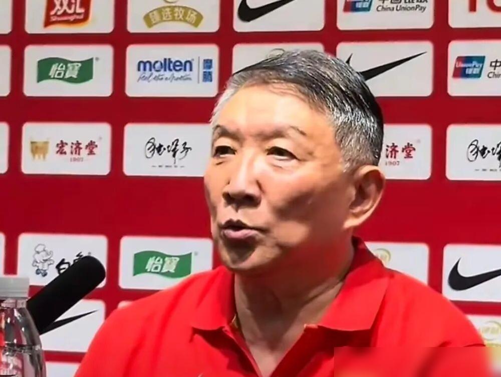 你敢信？赢了世界杯门票，宫鲁鸣却拍桌骂醒：新人14中3，差点把老将累死！王思