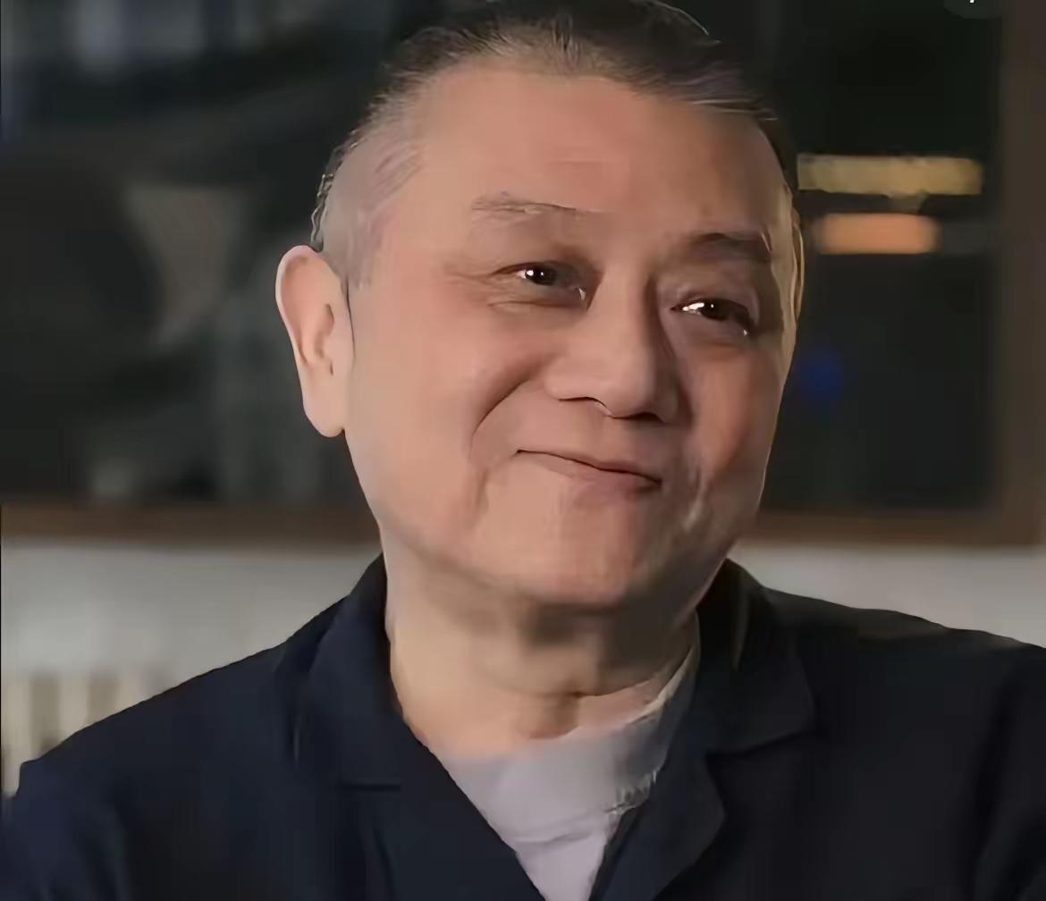 这两天被王朔这个人刷屏了，不知道发生了什么，特意去查了一下，原来这个人年轻时
