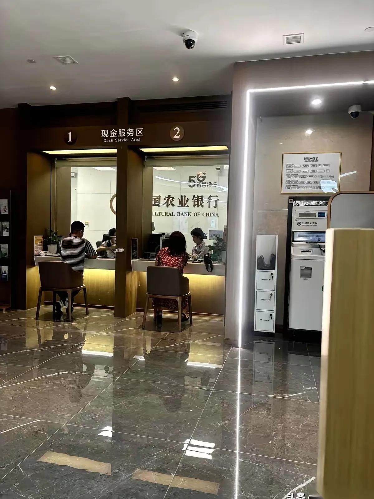 老婆就睡在旁边，轻微的呼噜声特清楚，可她不知道，再过半个月，咱们家可能就要扛不住
