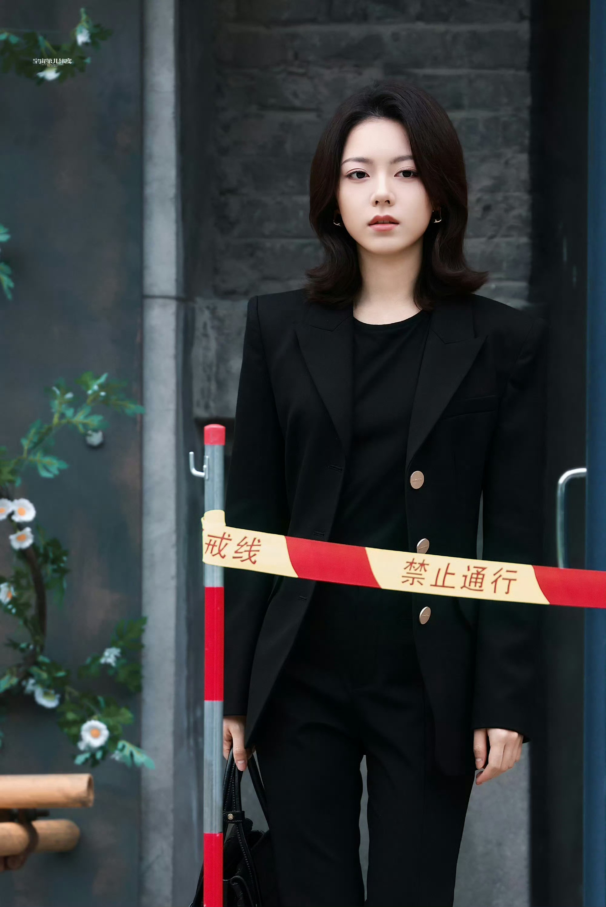 人怎么可以争气成这样赵今麦不靠精修与包装，原生生图直接实力出圈。灵动眉眼搭配柔和