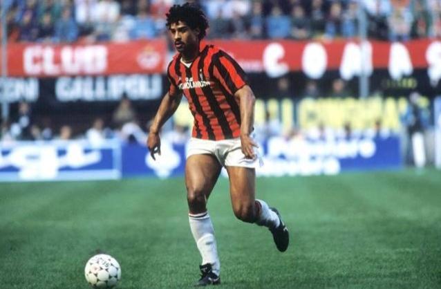 加总言论惹争议，最强米兰真的是93/94吗？最近前米兰总经理加利亚尼说，贝卢斯