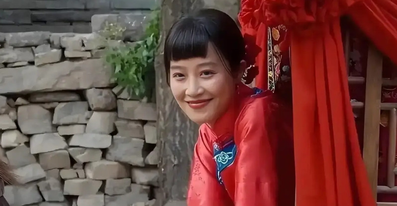 热播剧《生万物》里，佃户费大肚子好吃懒做，穷里得叮当响，老婆没钱抓药，孩子饥肠辘