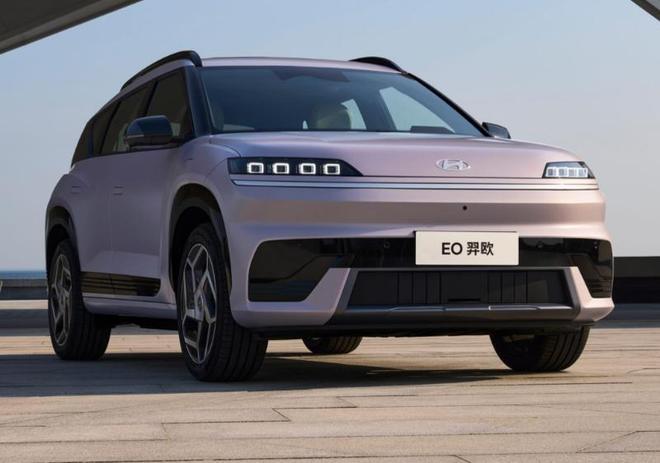 国产纯电SUV排行：1. 小米YU7：凭借800V高压快充等技术，成为市