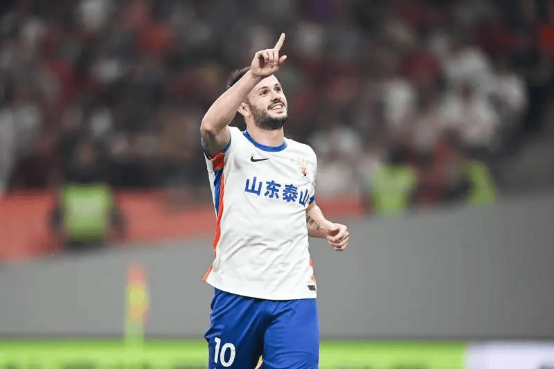 鲁媒: 泰山仍在积极续约卡扎, 开价和国内对手相比未落下风