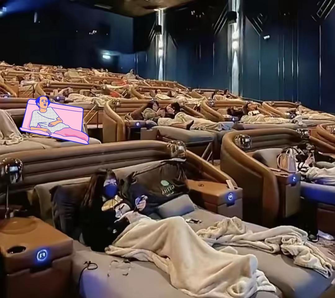 这真是大型社死现场在wb上看到一个女孩说刚处的男朋友约去看电影结果一进