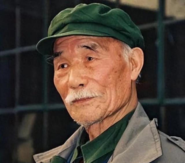 1978年，原华北军区副参谋长孙毅中将外出理发，理完发后感觉还太长，让理发师再给