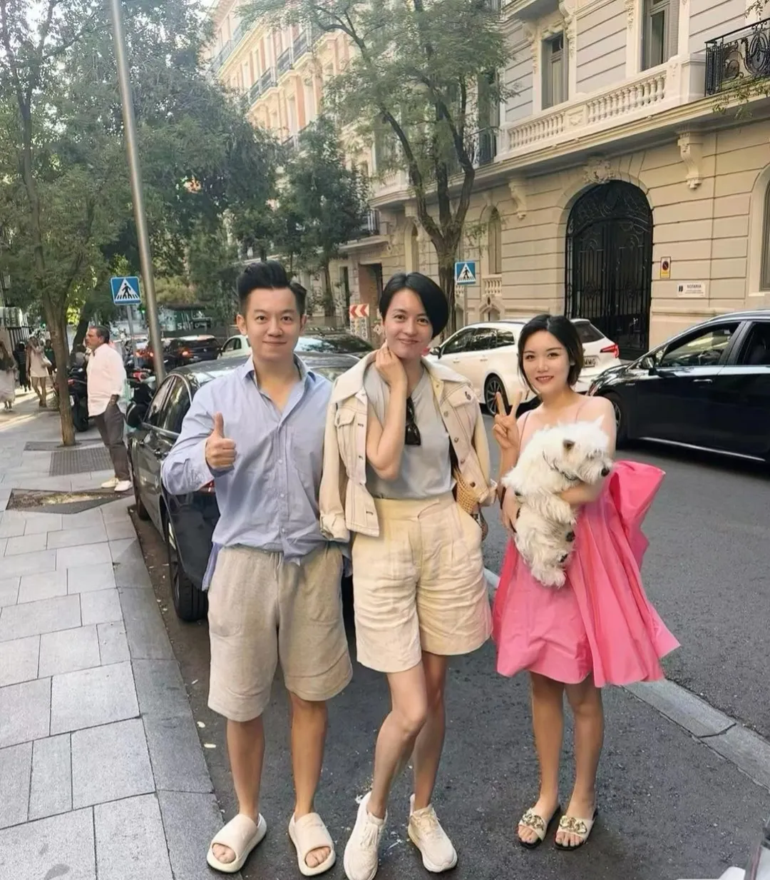 马德里偶遇女明星梁咏琪