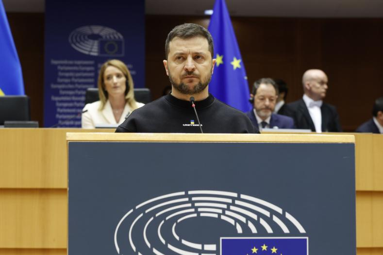 乌克兰这个冬天是真的熬不下去了，俄罗斯的无人机跟下饺子似的往这边飞，产量早就刹不