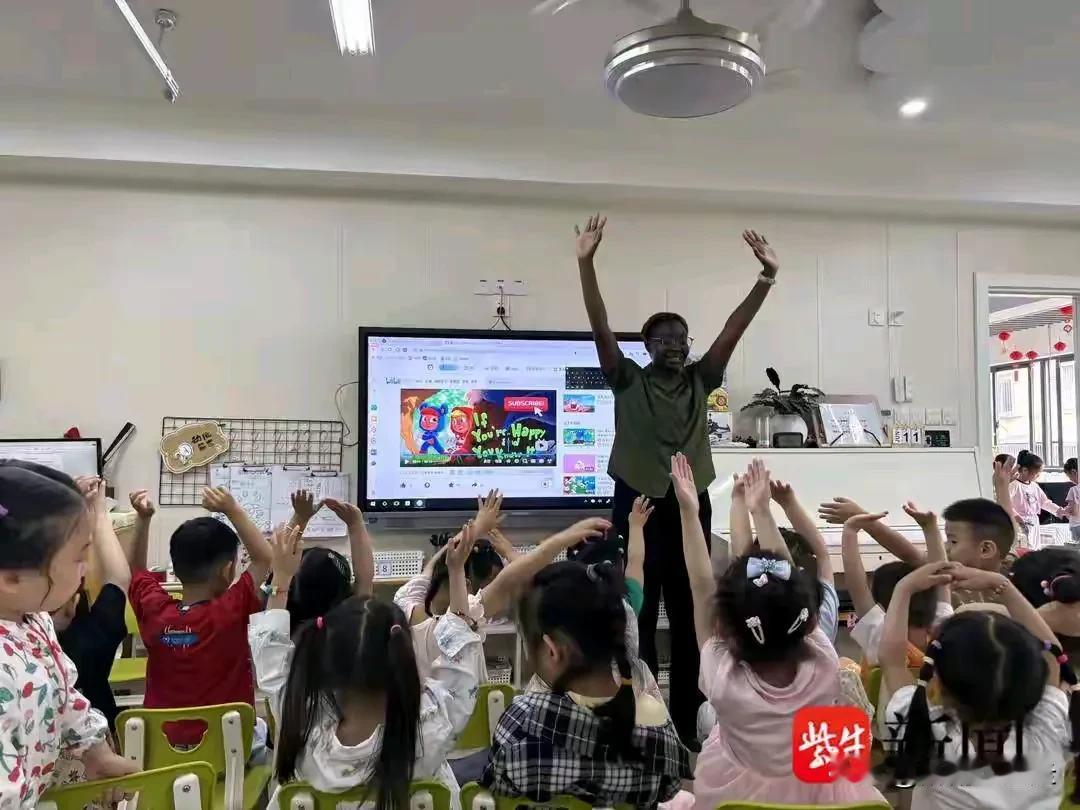 咱们真要学欧洲那样，让街上到处都是外国面孔吗？听说国家移民局要放宽政策，可为啥总有人担心黑人、阿拉伯