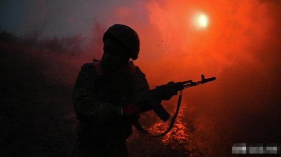 【“所有人都死了”：美国海军陆战队退役情报官谈俄乌战况】 12月5日，