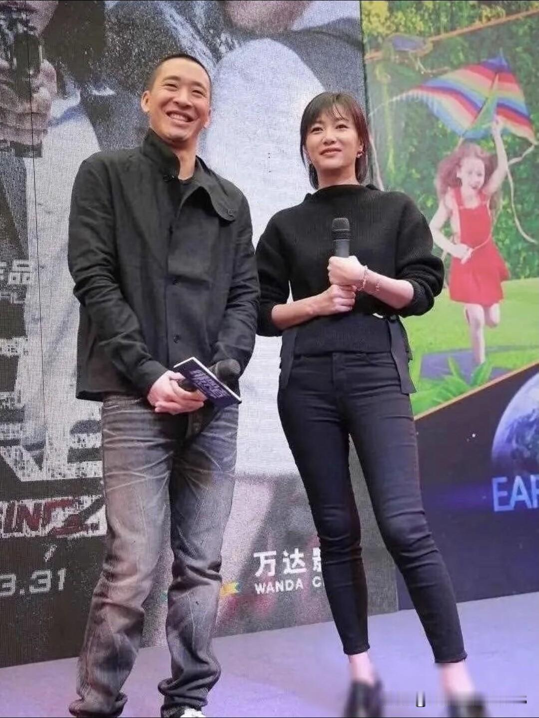 这么多年过去了，徐静蕾还是这么的年轻漂亮，50多岁的年龄很多人都已是大妈的样子了