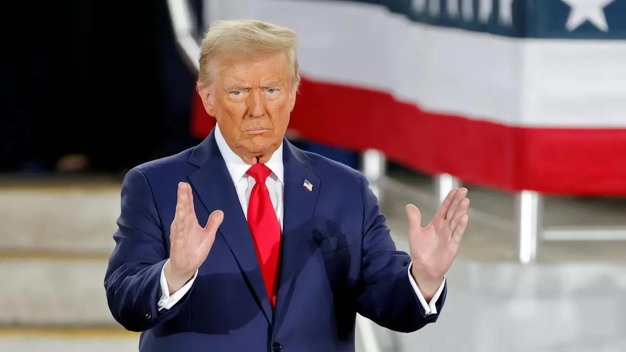 “特朗普下令：避免对中国采取强硬措施，这次是真的怕了啊”——这条消息像一颗火星蹦
