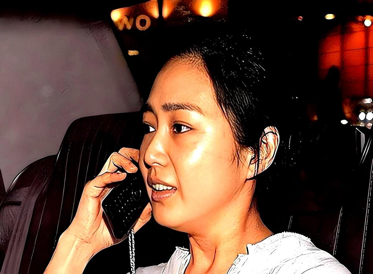 很多人只看到刘德华的光环，却不知道他为家庭付出了什么。2012年，妻子朱丽倩