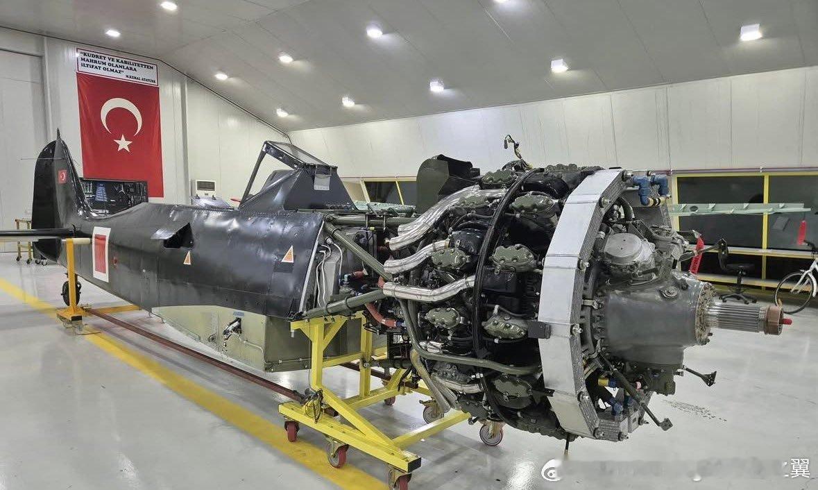 土耳其复原中的Fw190战斗机，由于BMW801太过稀有，所以选择了俄制As
