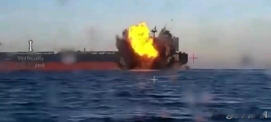 11月29日土耳其附近海域出大事：运俄罗斯石油的“维拉特”号油轮，被连着炸了两次