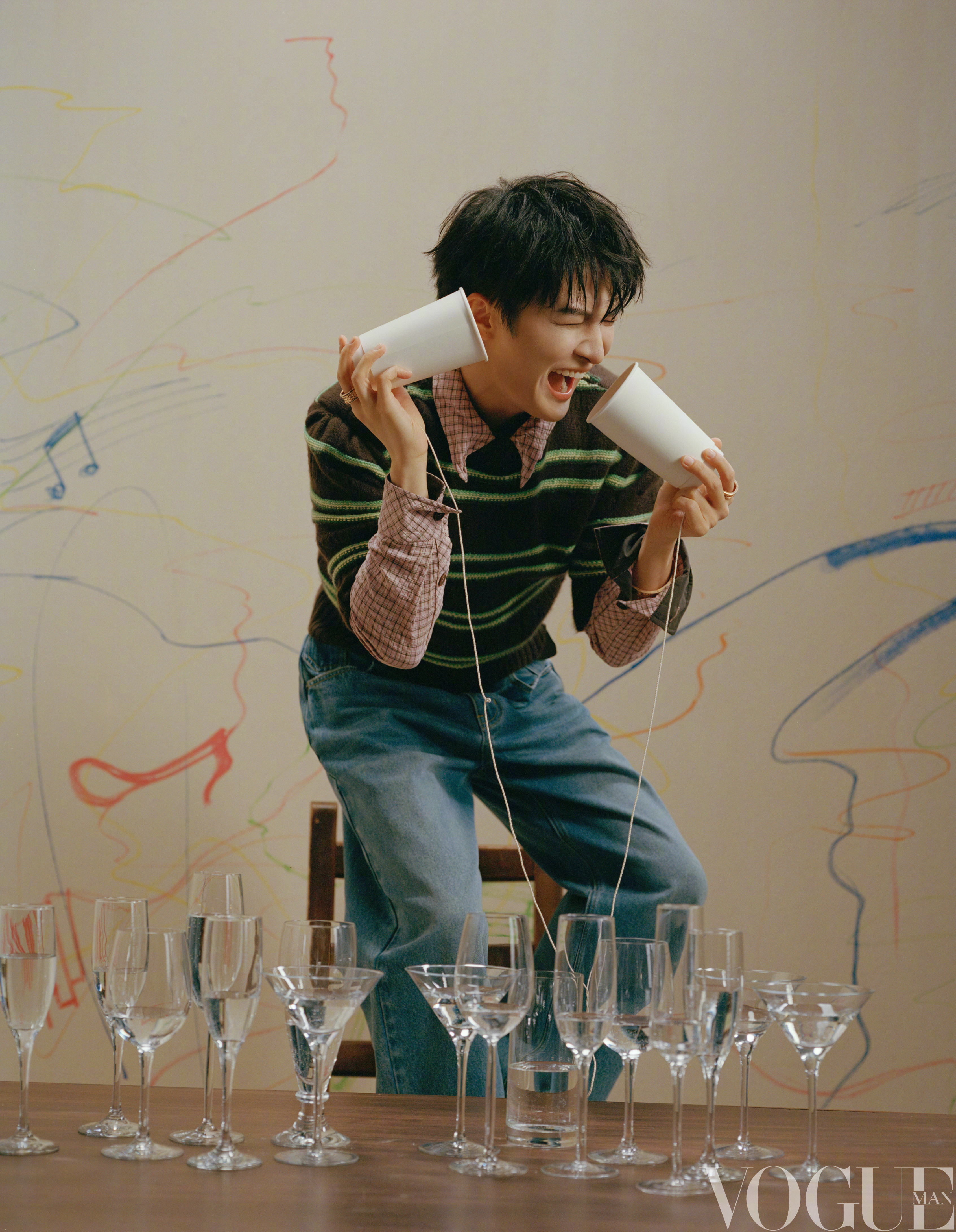 歌手周深登上《VOGUEMAN》2026年2月刊封面，继五大女刊Cosmo之