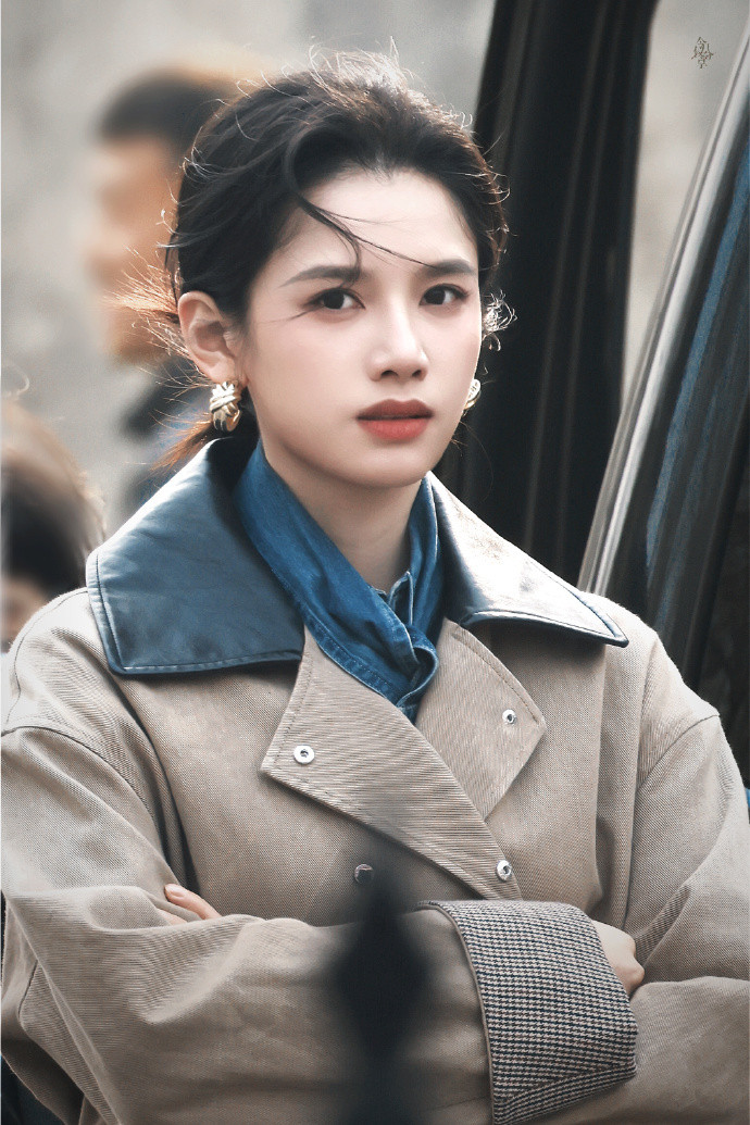 张婧仪《致我那菜市场的白月光》路透，好有气场的任冬雪，轻轻皱眉那张图太神了
