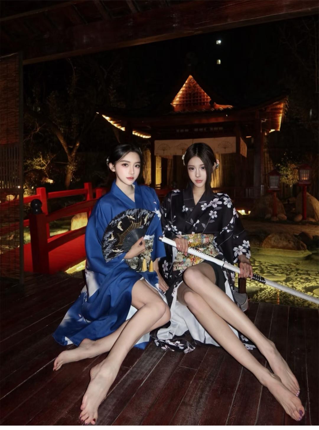 这脚丫子都得42码的鞋。