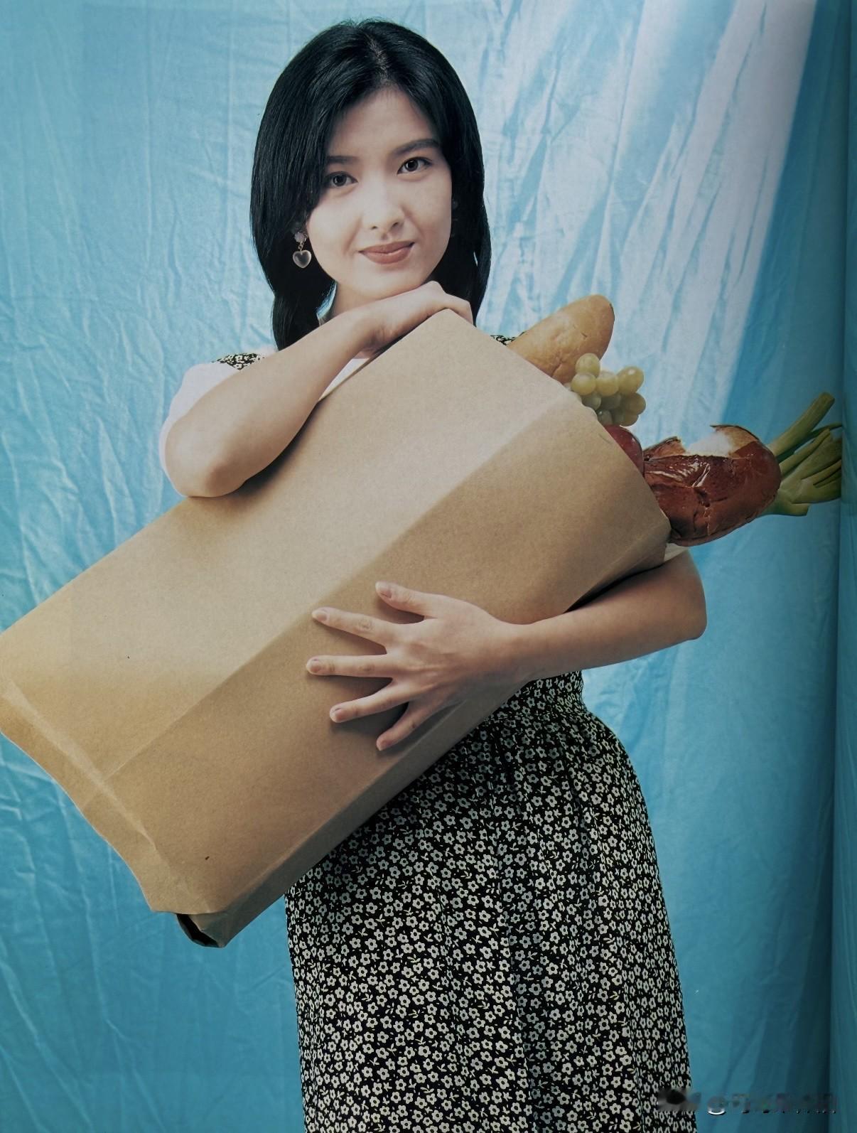 🎆港星女神周慧敏👉这组1990年的周慧敏，是多少人心里的白月光啊。麻花辫