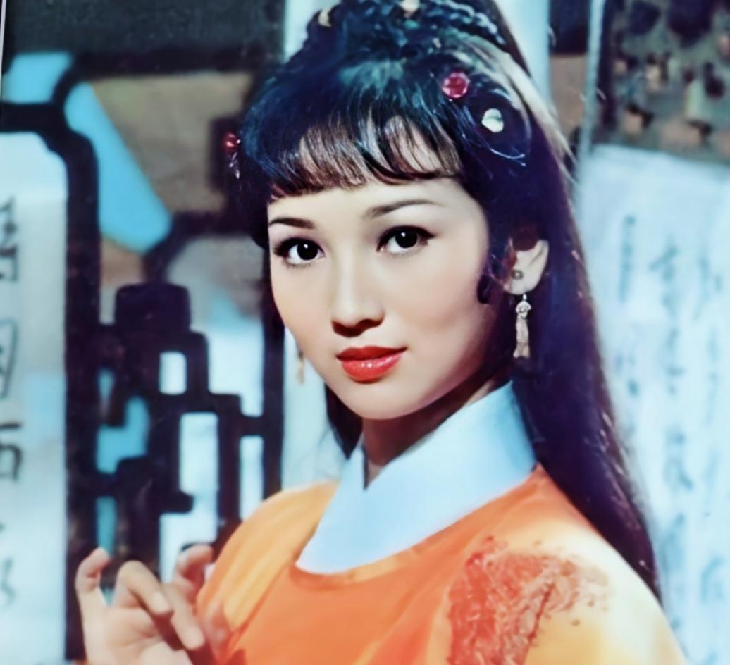 击中你的古装造型有哪些？我印象里的封神级古装造型——郑少秋楚留香和吴孟达胡铁