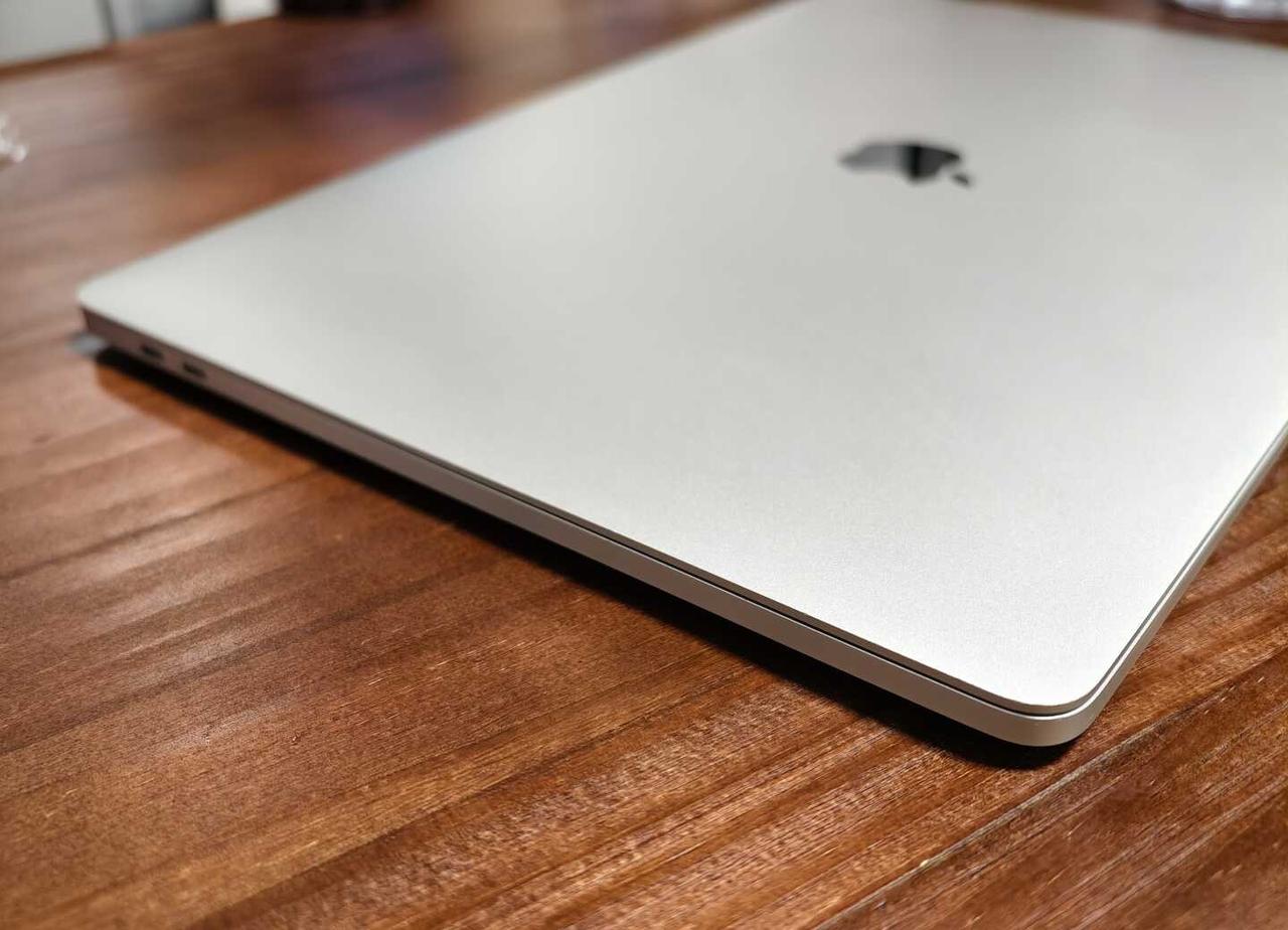 伦敦出二手苹果笔记本电脑苹果MacBookPro15寸最高配美国带回原