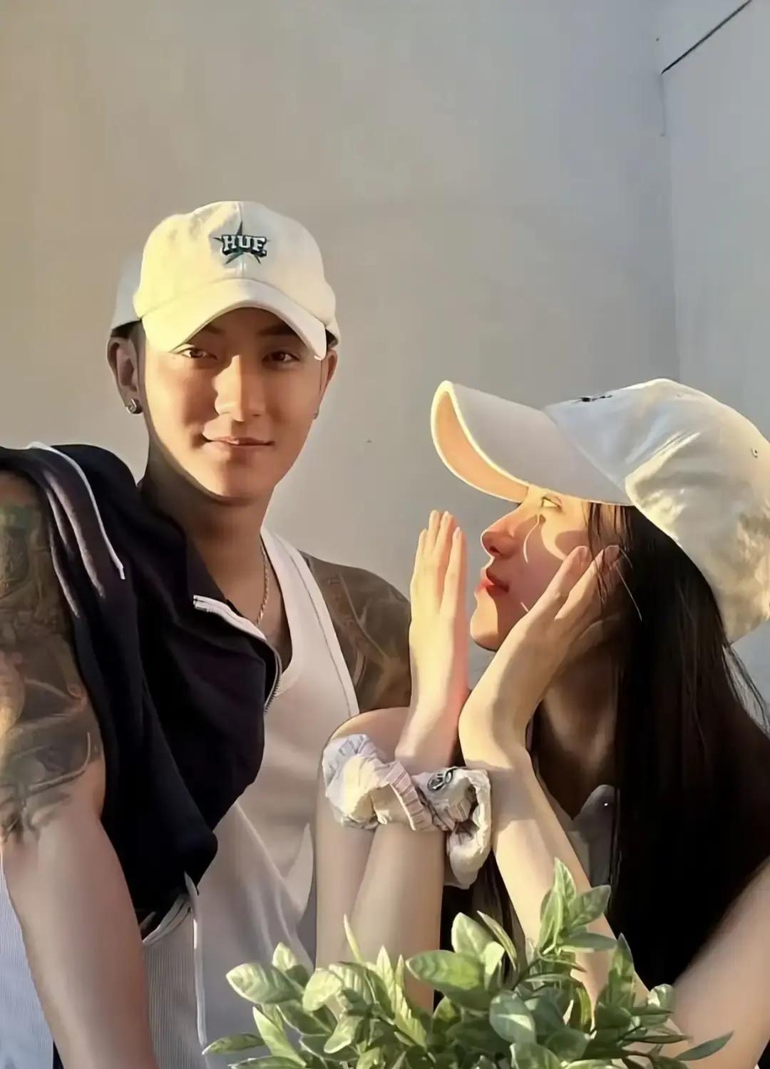 别贪日常的嘘寒问暖，生病时敢果断拉你去体检的伴侣，才值得托付。黄子韬在镜头前嘴