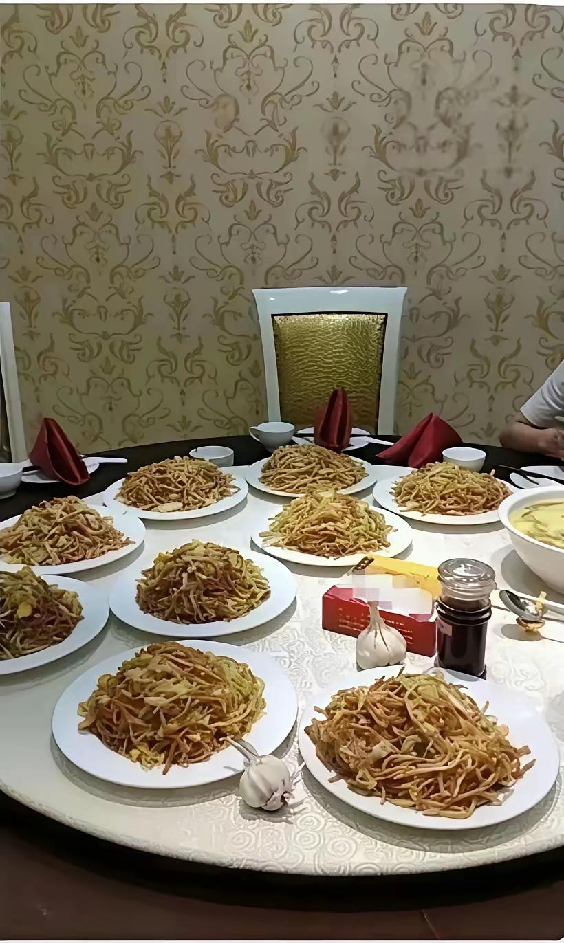 有这么请客吃饭的？