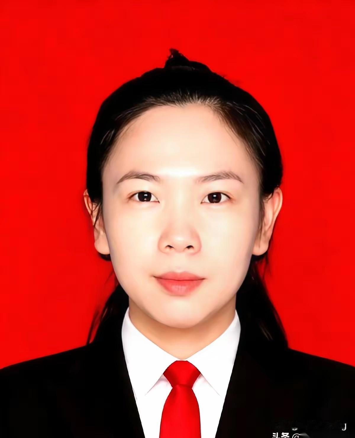 谁能想到，快要没落的老竹编手艺，居然靠着猫猫狗狗重获新生。广西91年的刘霞冰，辞