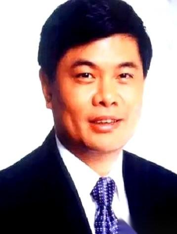 自己亲儿子刚出生五个月，扭头就跟老婆说：“她怀孕了，我得对她负责。”我每次看到