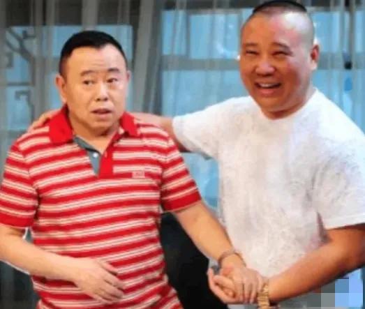 2016年，郭德纲拍戏请潘长江客串，3天后拍完，郭德纲给了潘长江60万，不料潘长