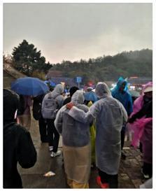 5月3号，泰山顶上的人后悔惨了，不是下雨，也不是大风，而是突如其来的冰雹把游客砸